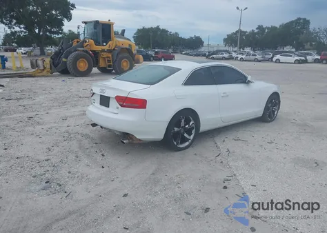 2010 Audi A5 3.2 Premium Plus z USA, uszkodzony, nr VIN WAUCKAFR3AA073018